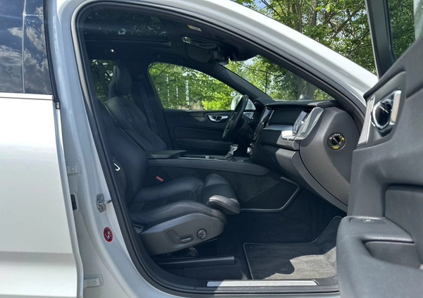 Volvo XC 60 cena 129900 przebieg: 173000, rok produkcji 2018 z Włoszczowa małe 781
